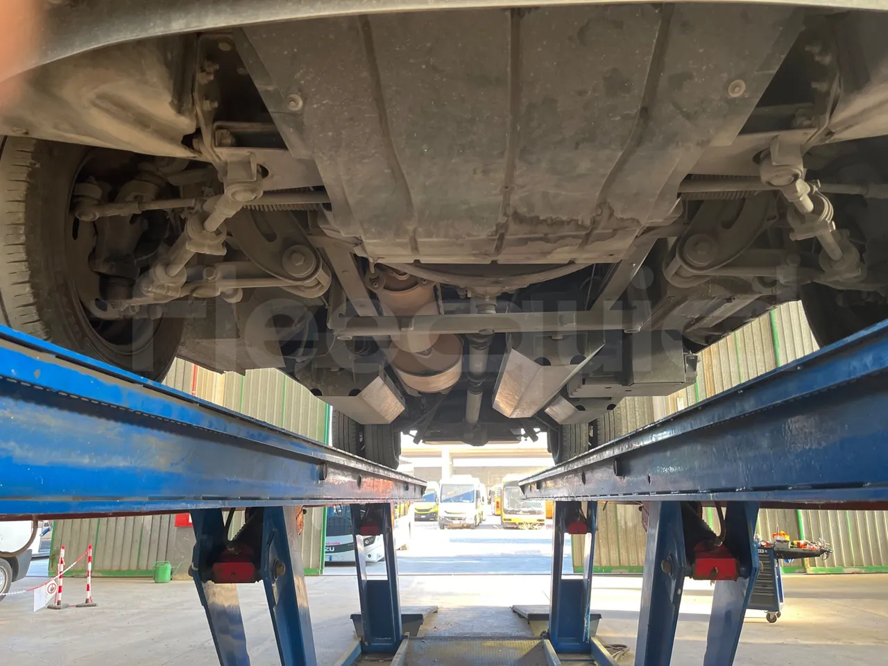 Iveco Daily 50C14N - EUR6 - 100kW - 6,048m - front undercarriage from front