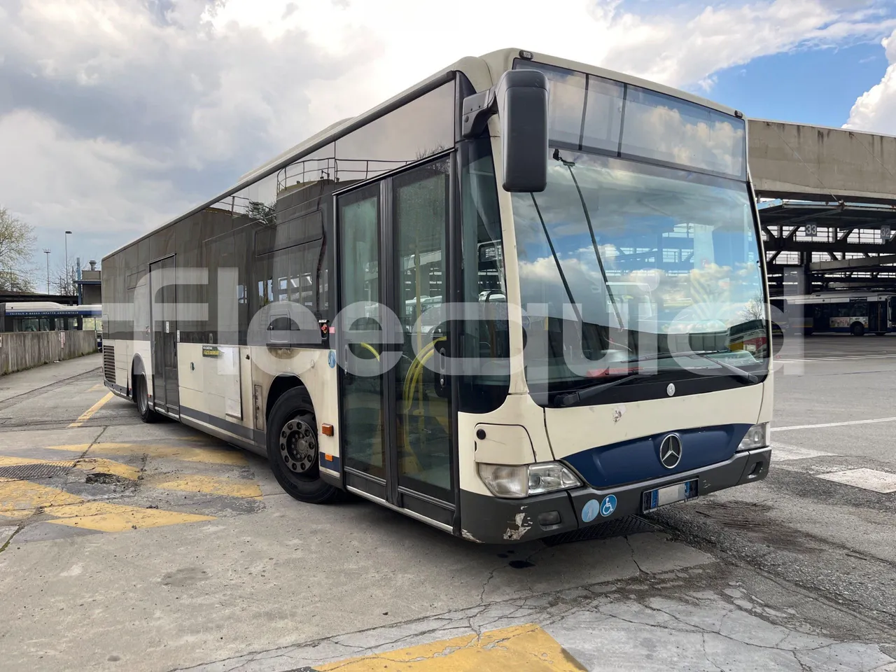 Mercedes-Benz Citaro O 530 A26 - Euro5 - 210kW - 12mt - 3/4 front right doors