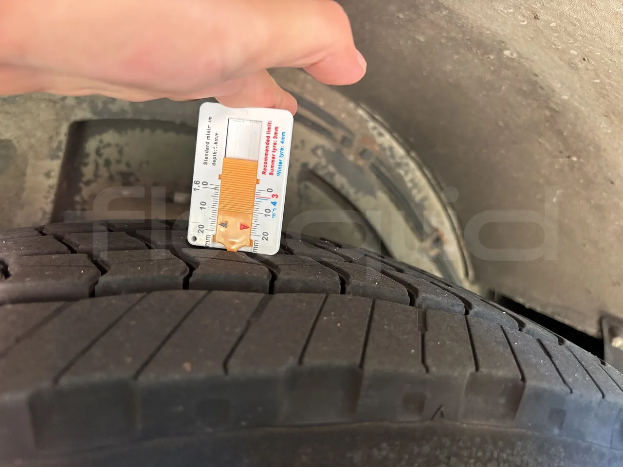 Mercedes-Benz Citaro - Second Axle Left Side: Tyre Thickness