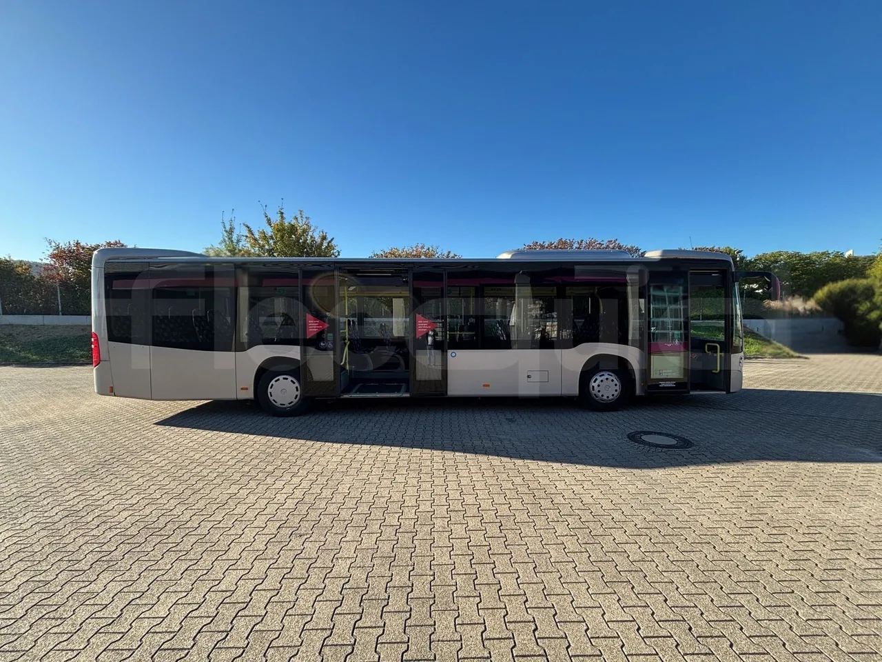 Mercedes-Benz Citaro - Right Side Doors Open