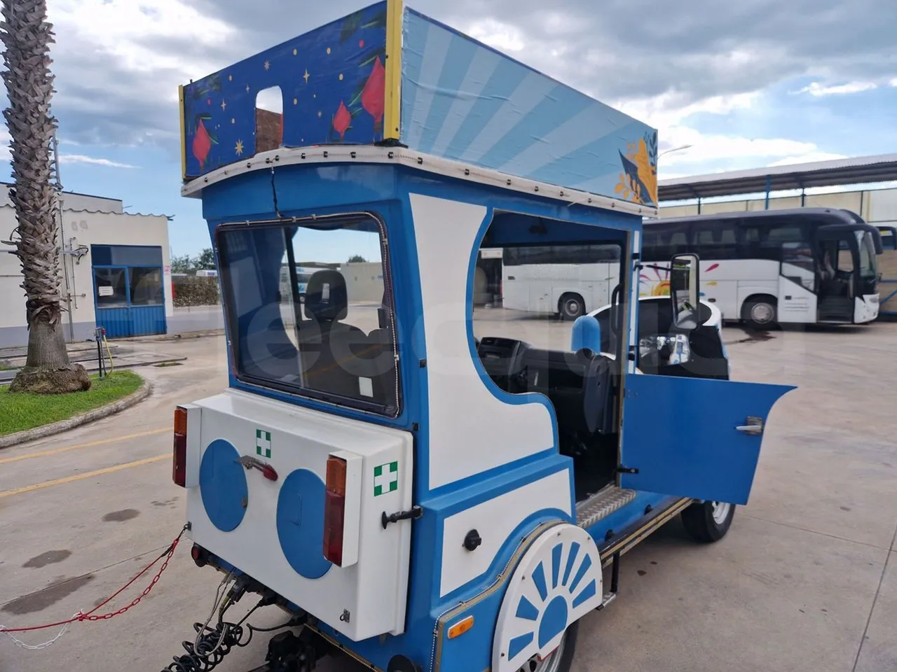 Suzuki Road train SJB - EUR4 - 062.05kW - 3.65m - front door 2 open