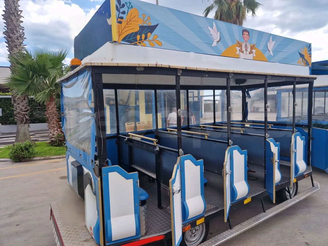 Suzuki Road train SJB - EUR4 - 062.05kW - 3.65m - 3/4 right rear doors open