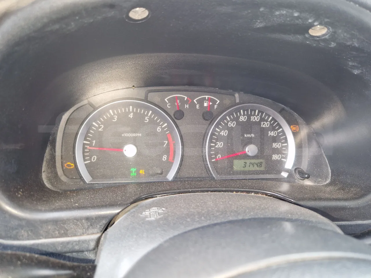 Suzuki Road train SJB - EUR4 - 062.05kW - 3.65m - dashboard lights on