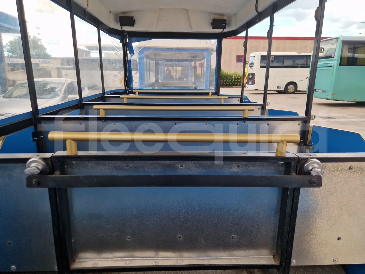 Suzuki Road train SJB - EUR4 - 062.05kW - 3.65m - forward view middle aisle