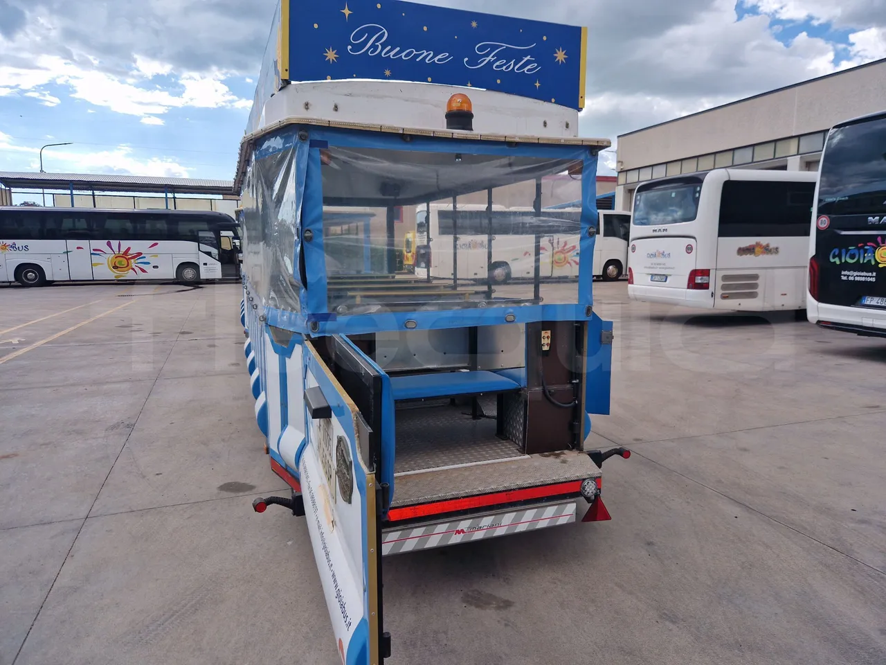 Suzuki Road train SJB - EUR4 - 062.05kW - 3.65m - tread condition second axle tires right
