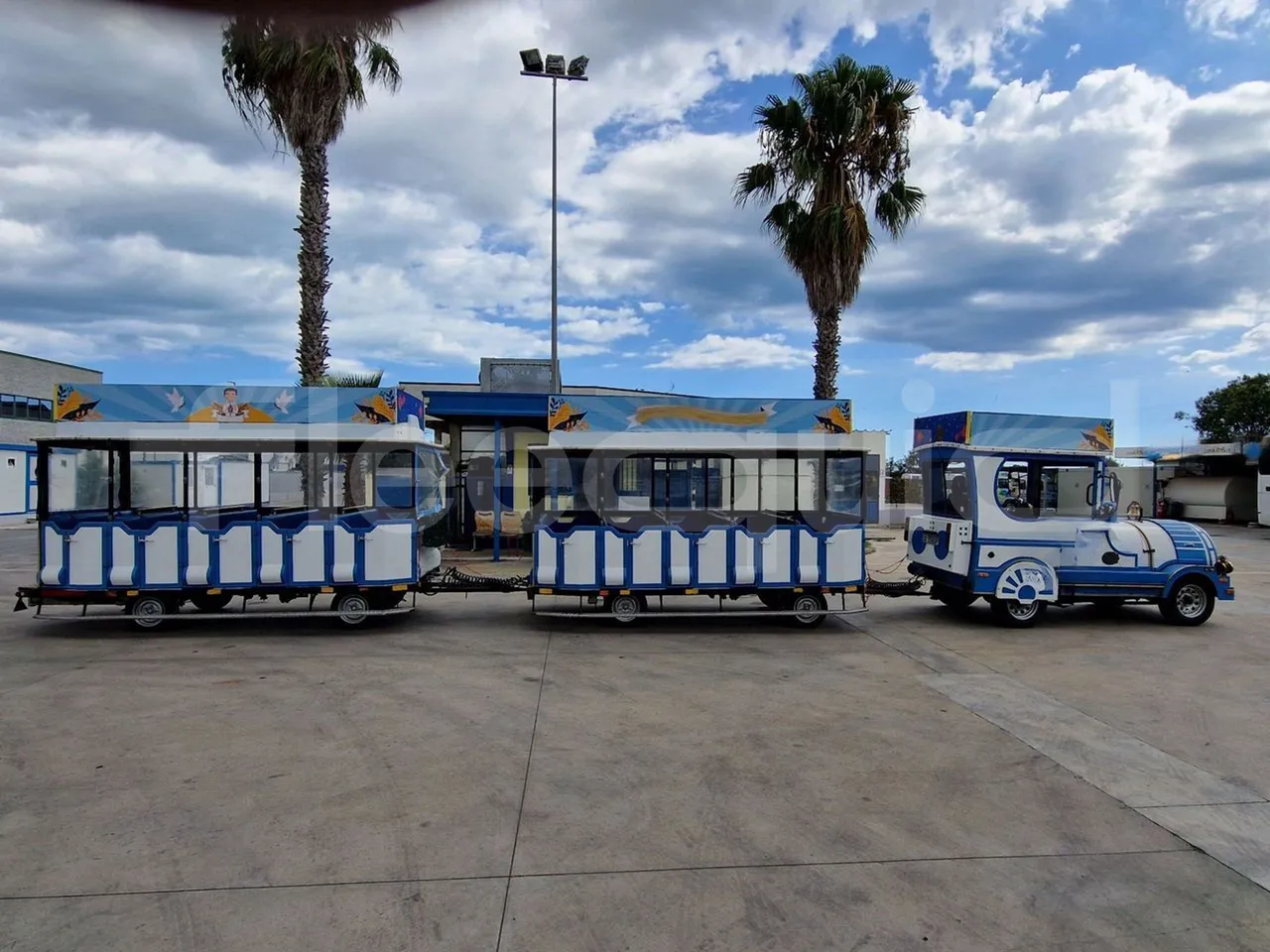 Suzuki Road train SJB - EUR4 - 062.05kW - 3.65m - right side doors closed