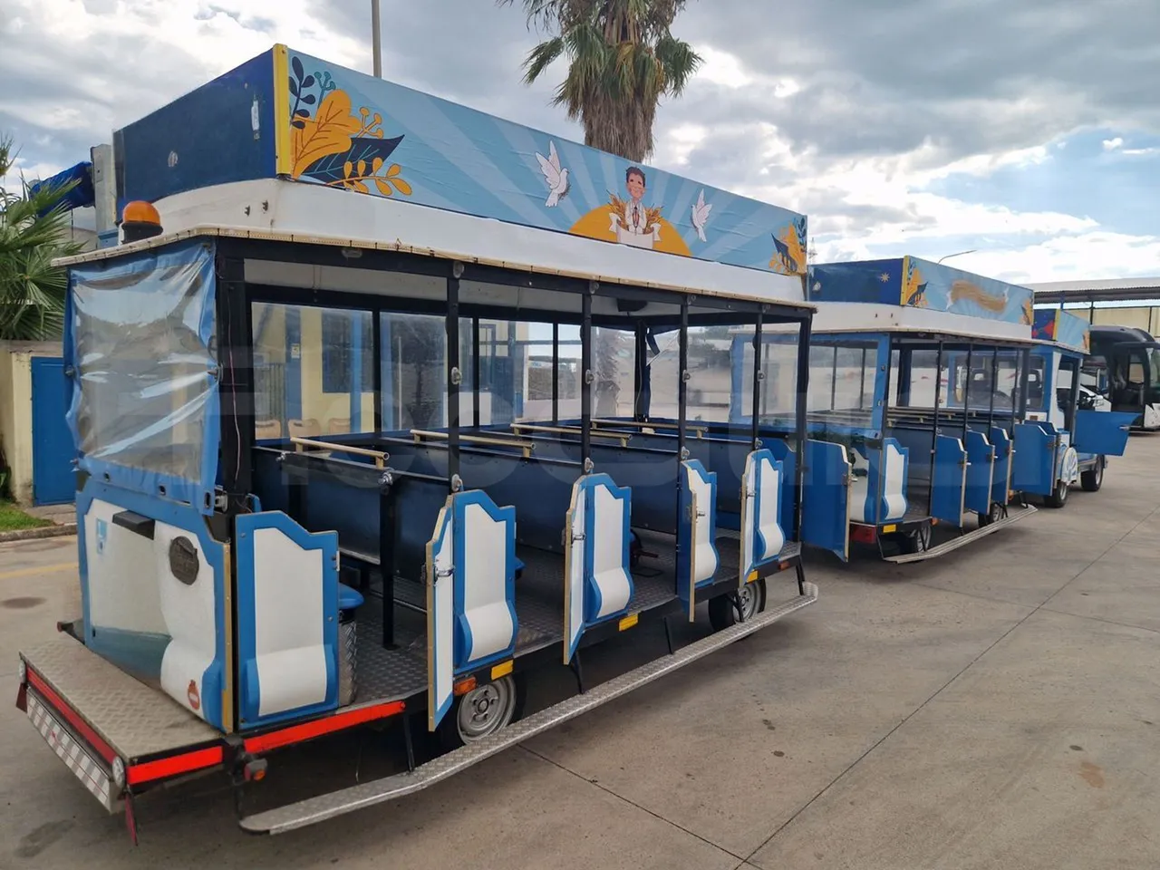 Suzuki Road train SJB - EUR4 - 062.05kW - 3.65m - right side doors open