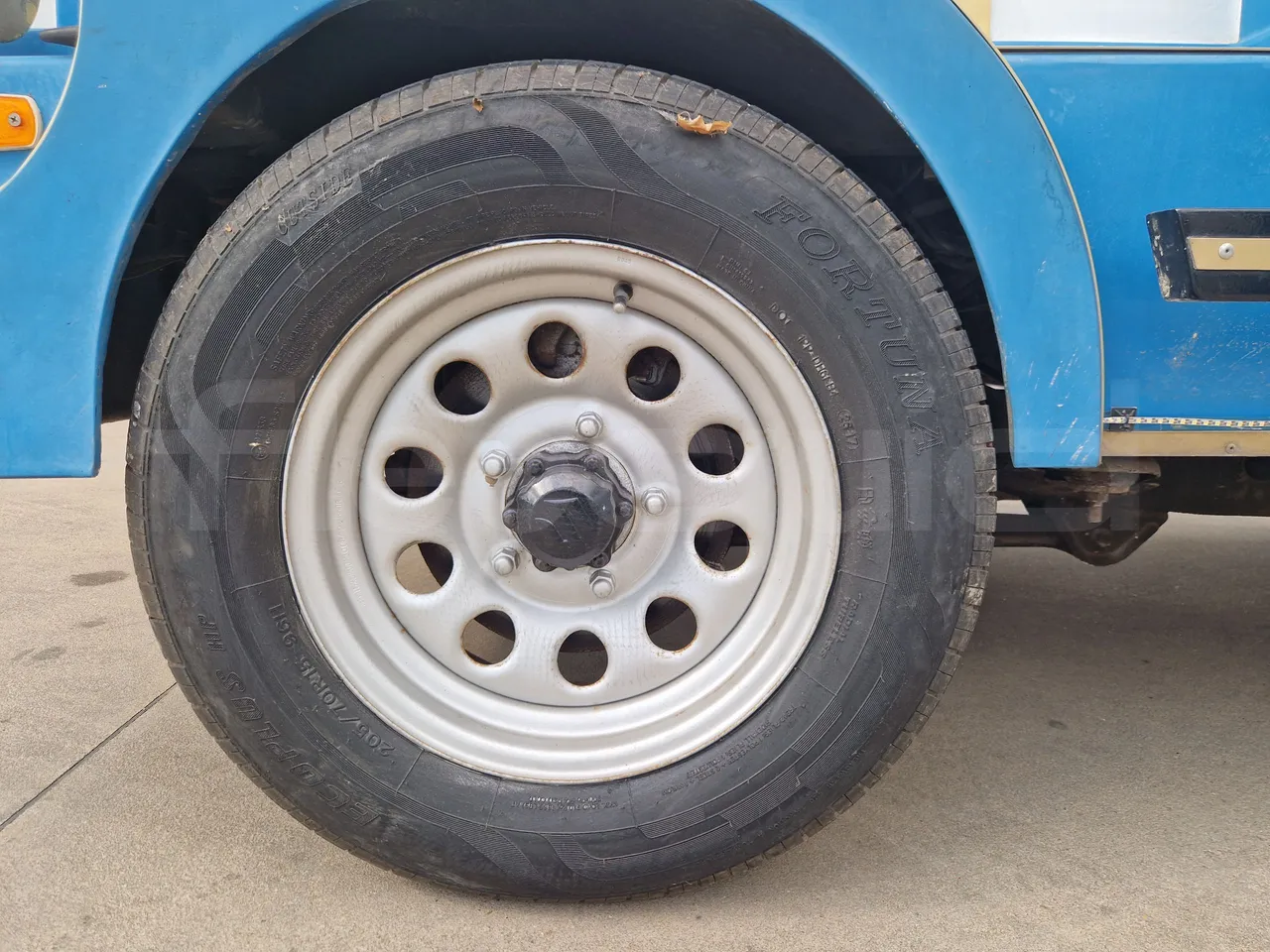 Suzuki Road train SJB - EUR4 - 062.05kW - 3.65m - rear left tire photo