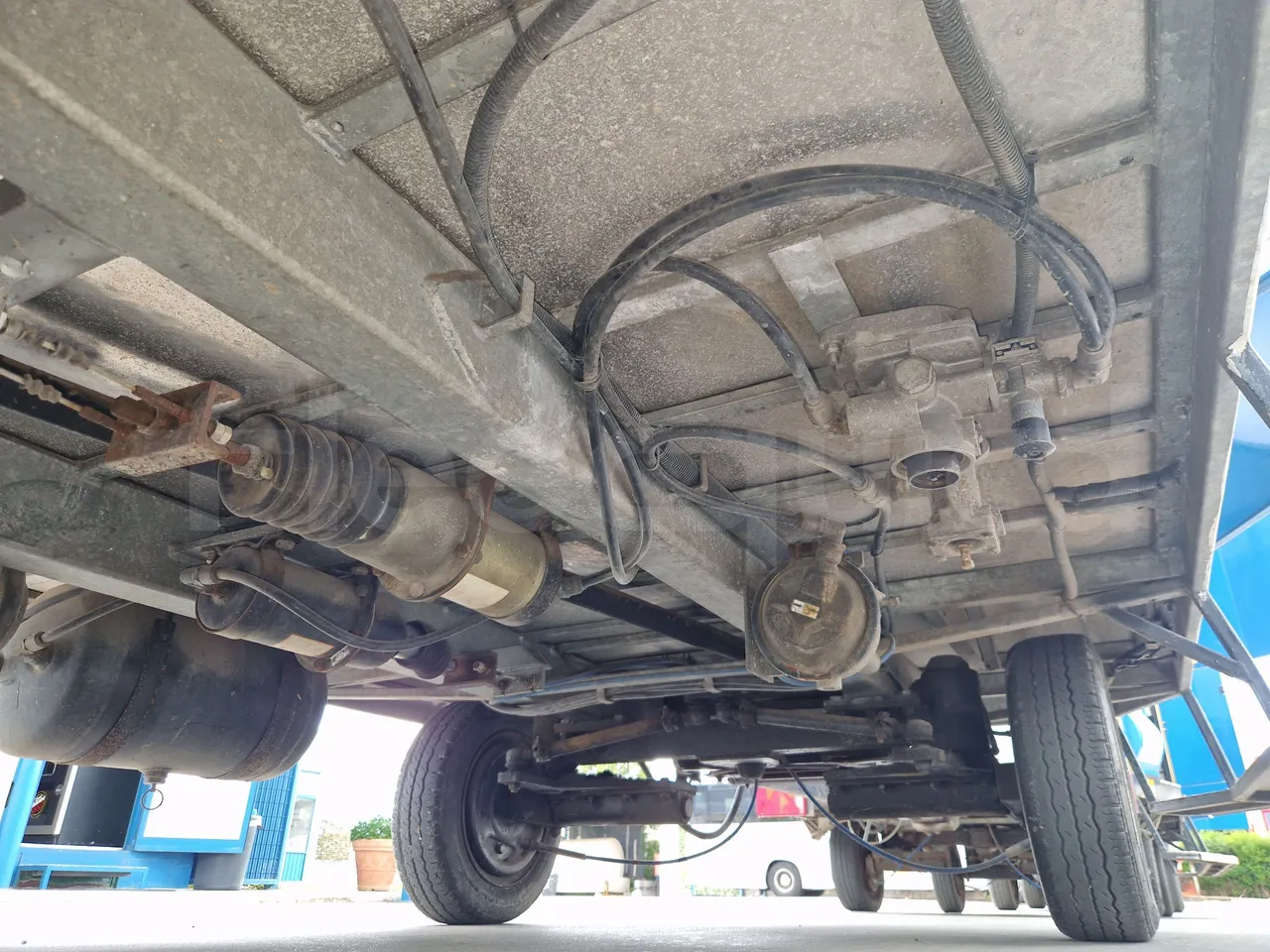 Suzuki Road train SJB - EUR4 - 062.05kW - 3.65m - front axle right side