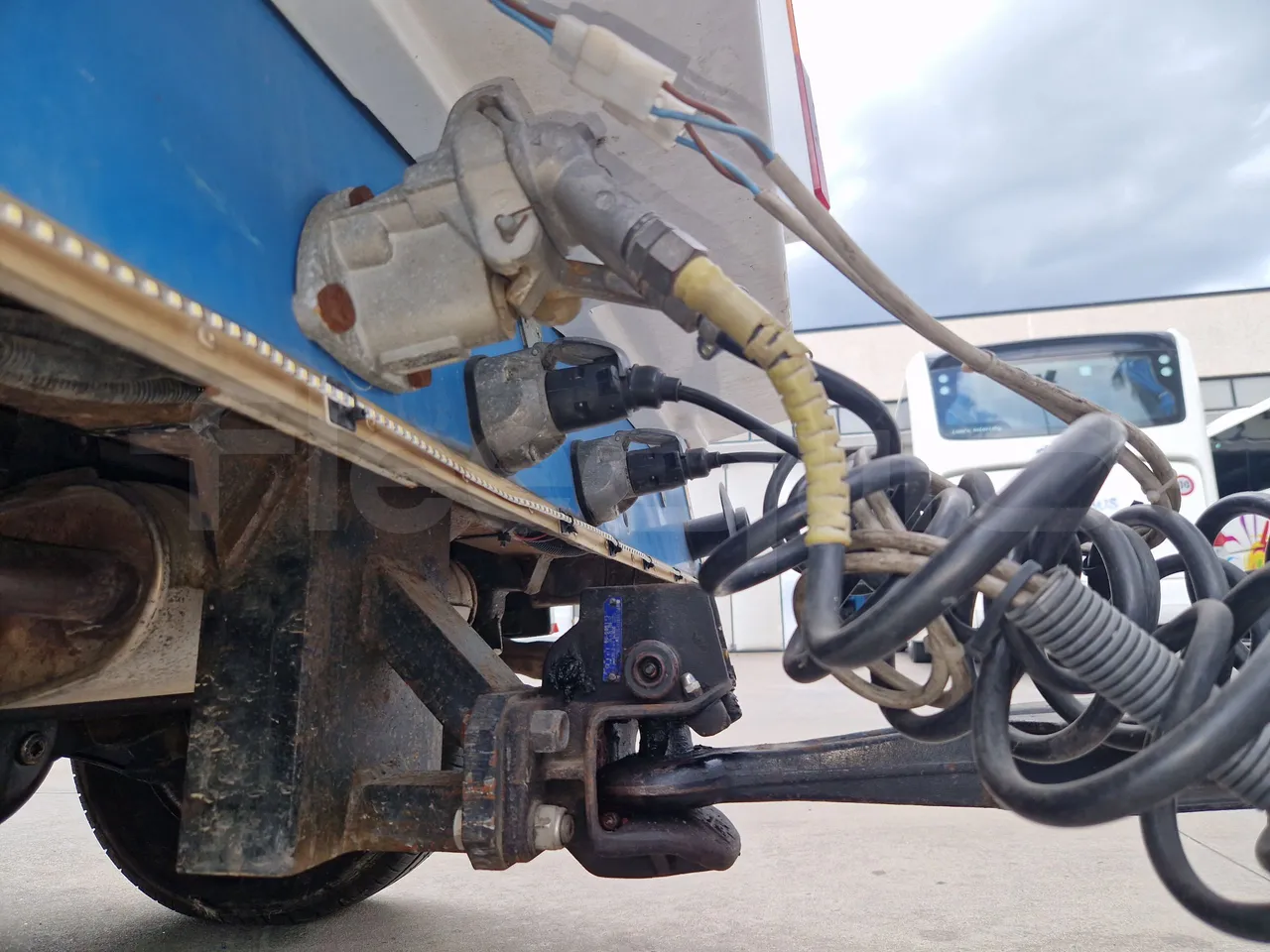 Suzuki Road train SJB - EUR4 - 062.05kW - 3.65m - axle 3 left side