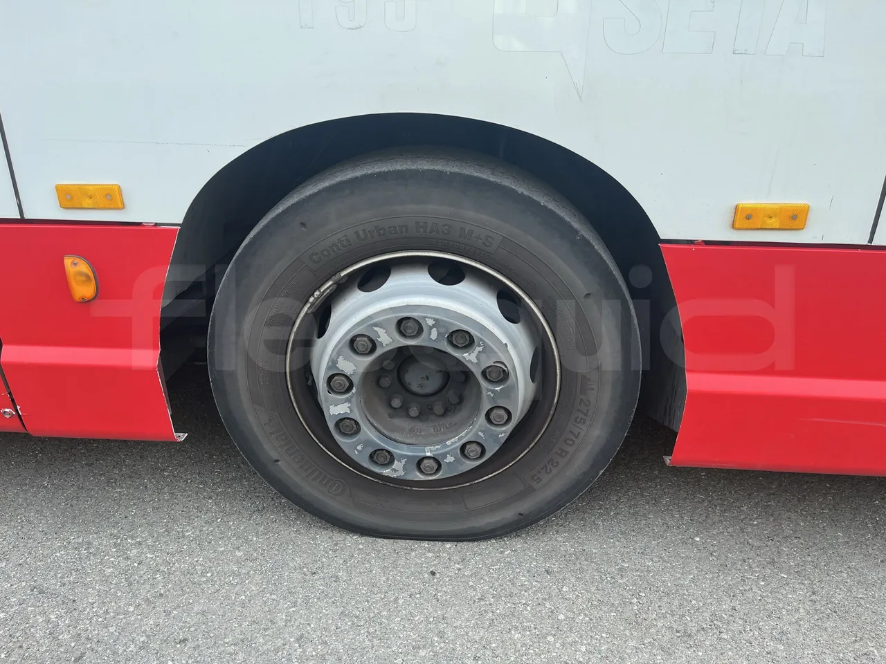 Iveco Heuliez Gx117 - First Axle Left Side: Complete Tyre