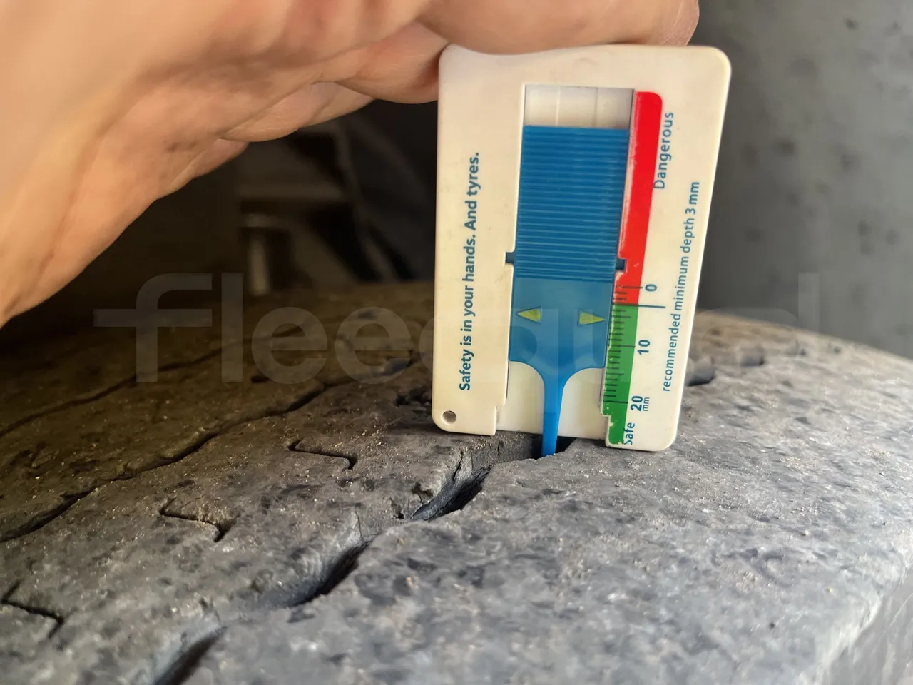Iveco Heuliez Gx117 - First Axle Left Side: Tyre Thickness