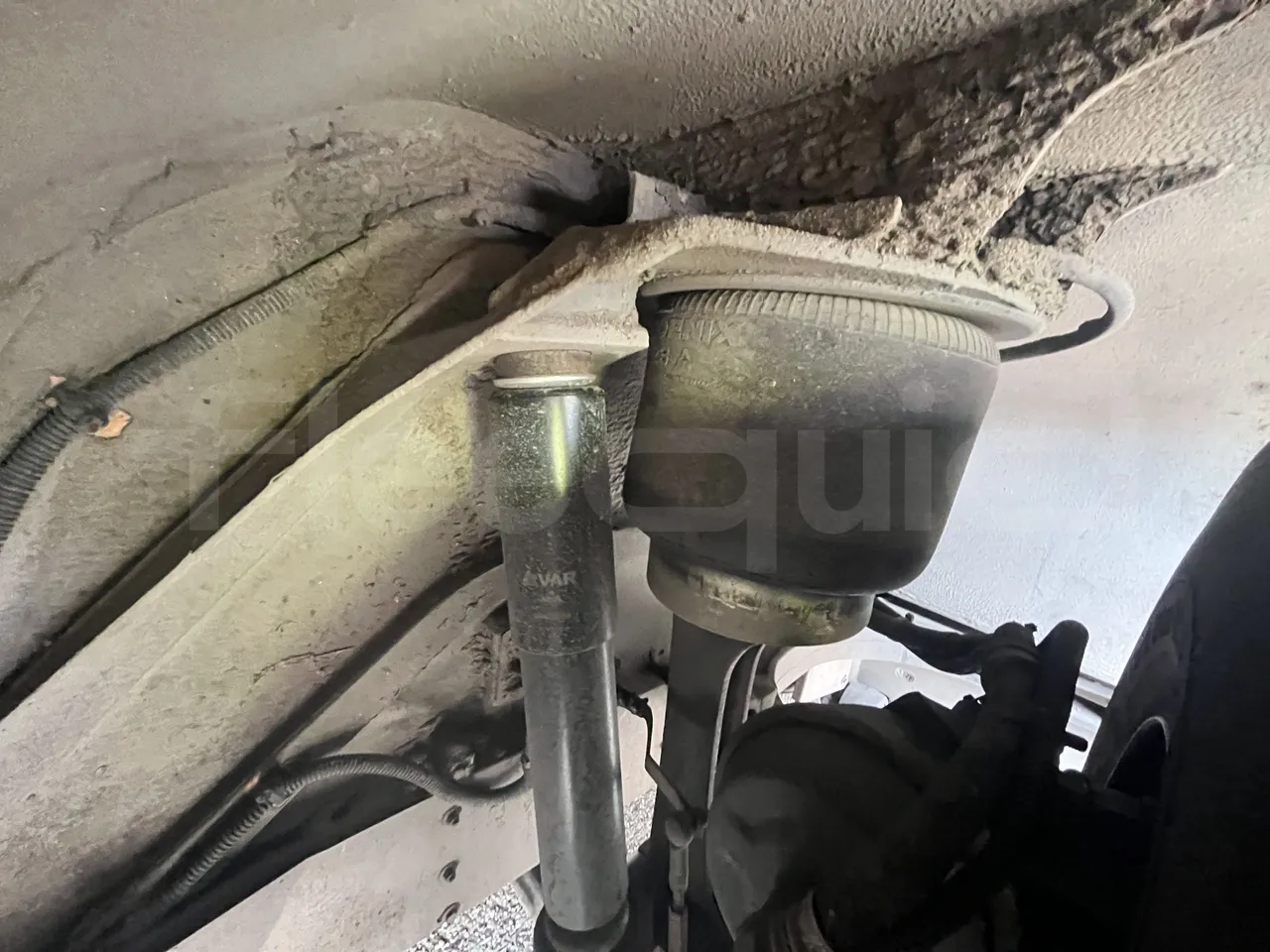 Iveco Heuliez Gx117 - First Axle Shock Absorbers Right Side