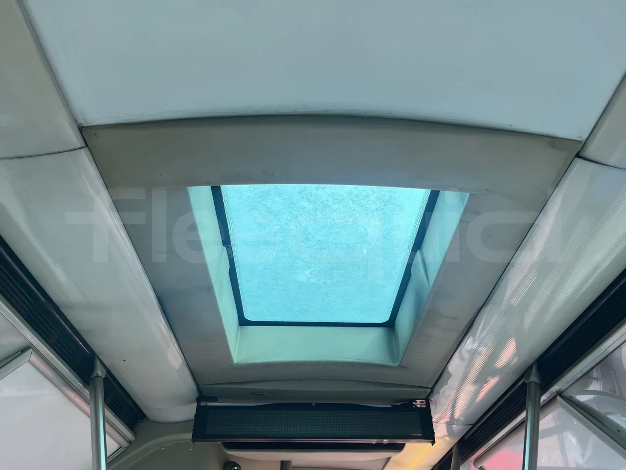 Iveco Heuliez Gx117 - Roof Hatch 1