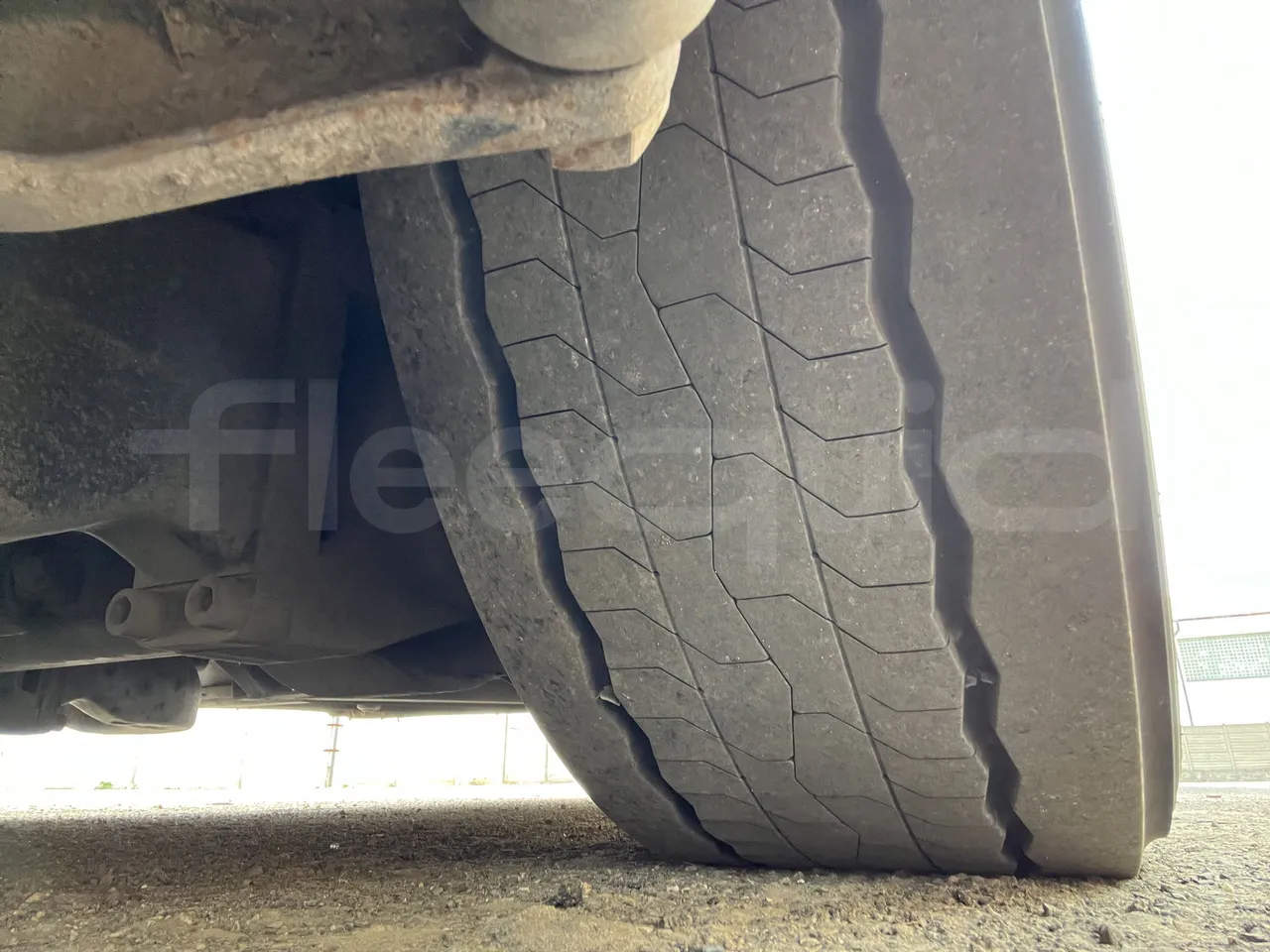 Iveco Heuliez Gx117 - Second Axle Left Side: Tyre Tread