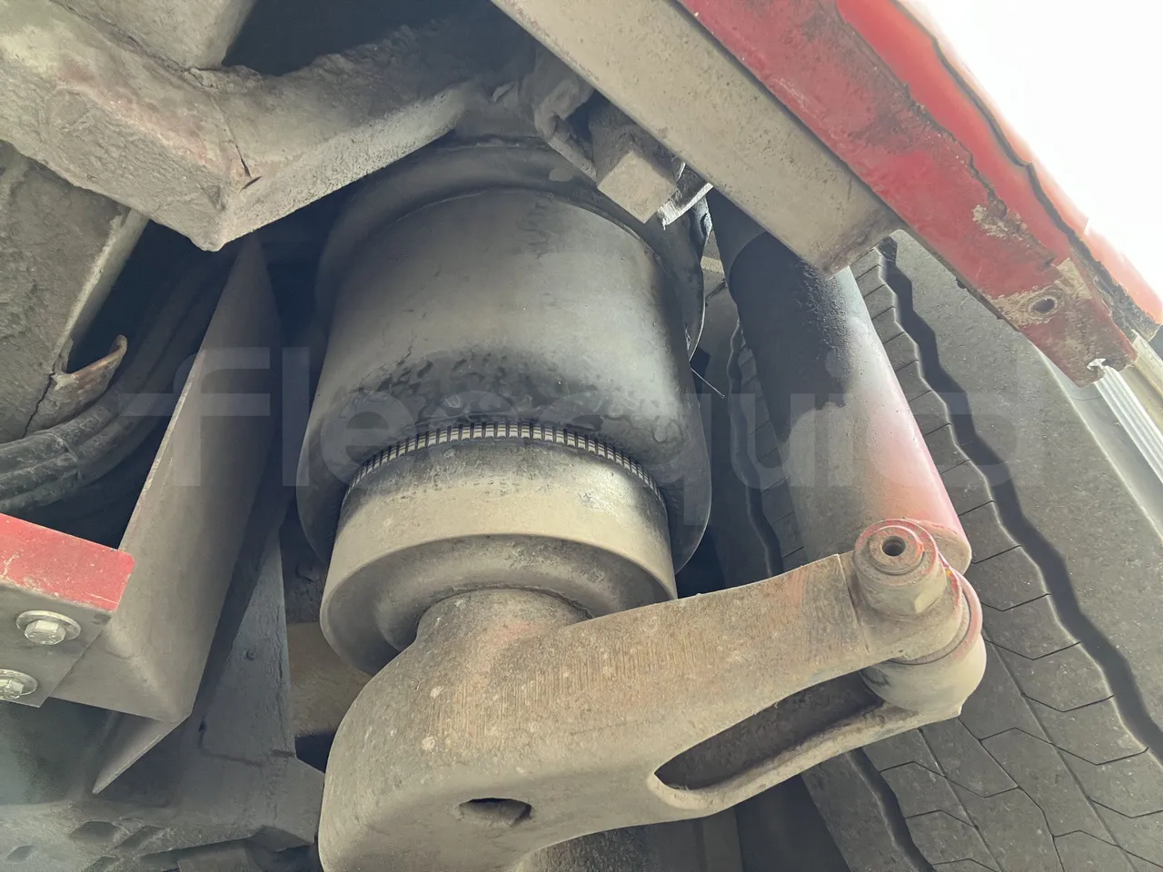 Iveco Heuliez Gx117 - Second Axle First Shock Absorbers Left Side