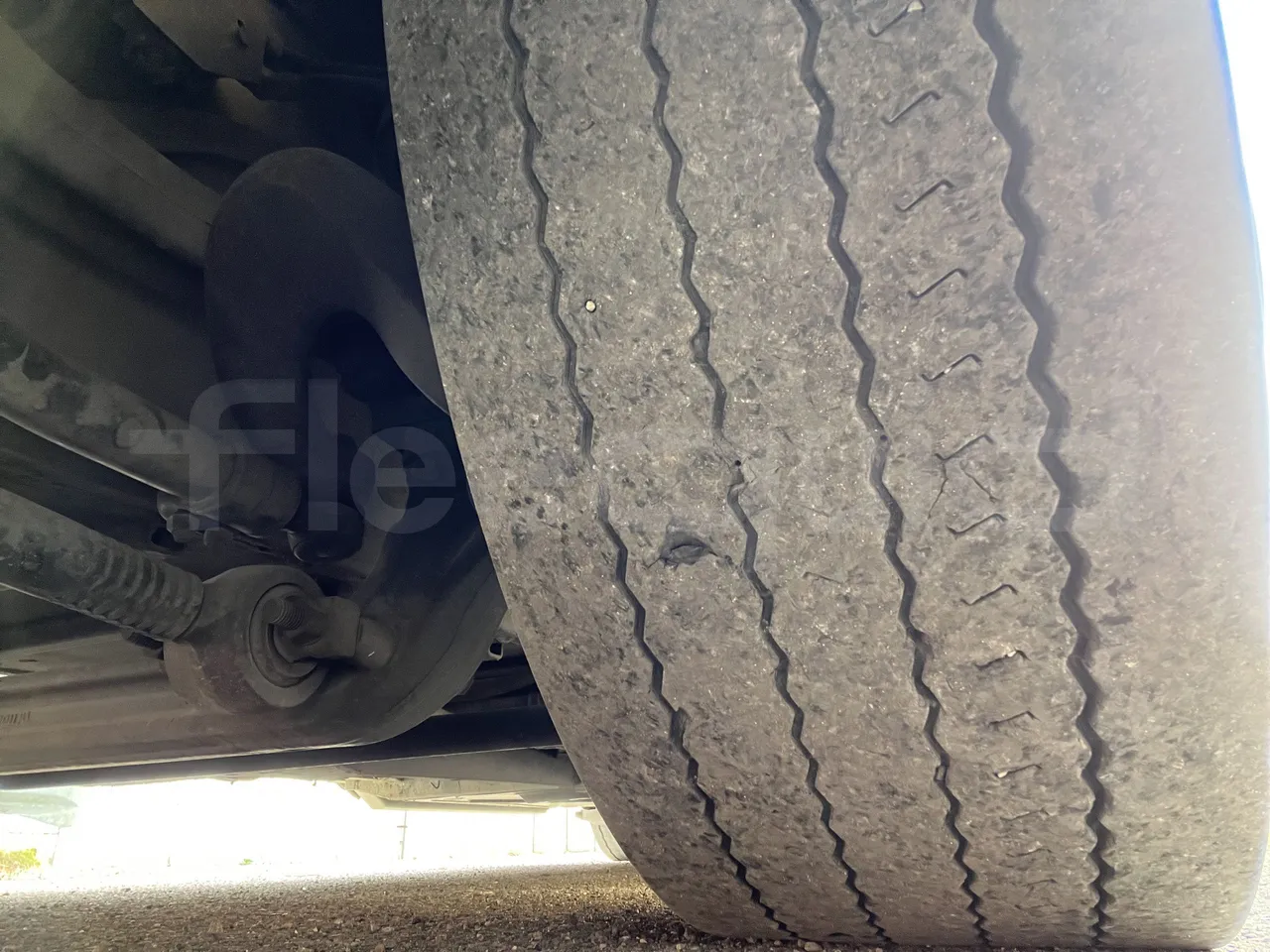 Iveco Heuliez Gx117 - First Axle Left Side: Tyre Tread