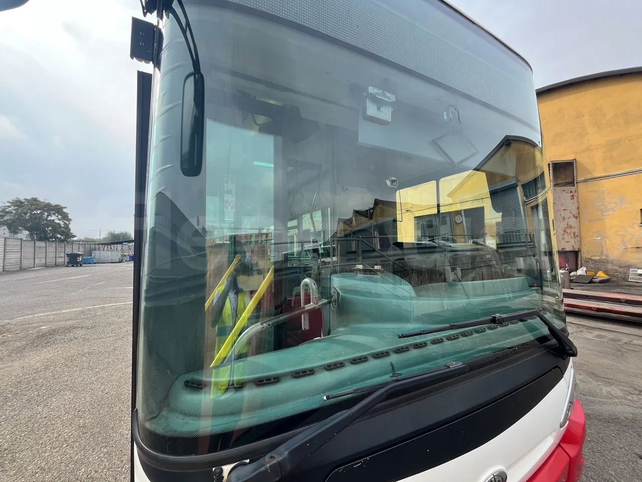 Iveco Heuliez Gx117 - Windscreen From Right Side